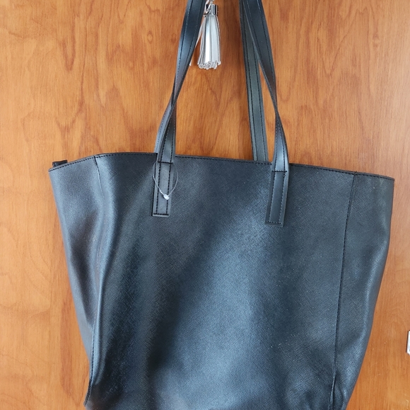 VS Black Tote w/tossle - Picture 2 of 4